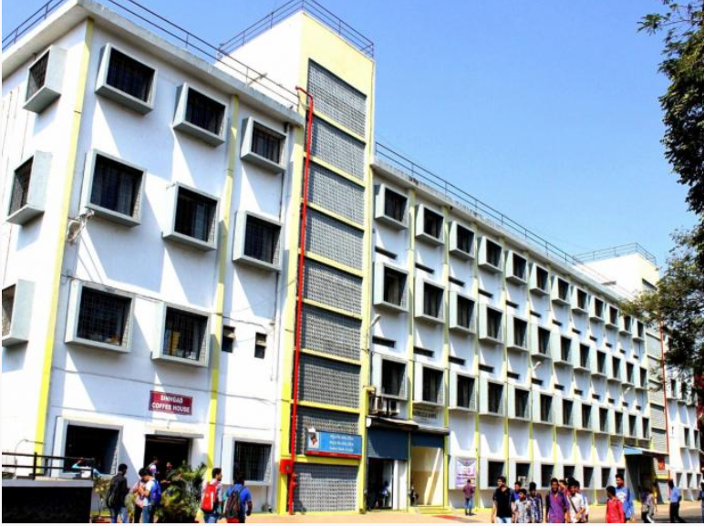 पुण्यात धक्कादायक घटना; सिंहगड कॉलेजच्या विभागप्रमुखाने उचलले टोकाचे पाऊल