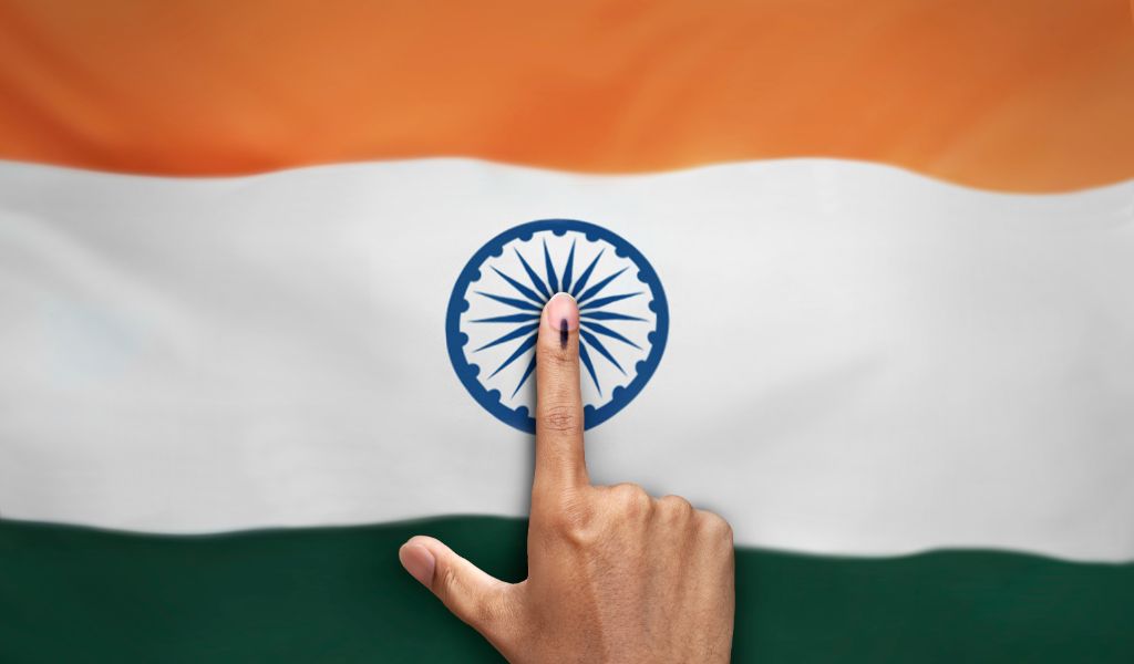 महाराष्ट्र Election : मतदानाला सर्व कर्मचार्यांना सुट्टी द्याच, आदेश न पाळणाऱ्यांवर होणार कारवाई, आयोगाचे आदेश